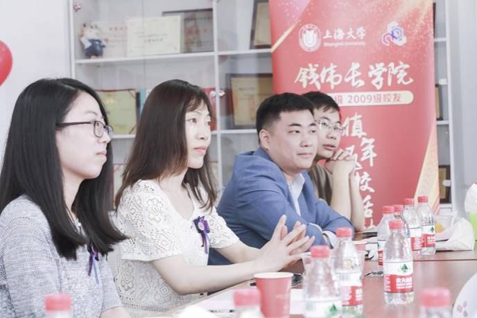 2003届、2013届员工毕业二十周年、十周年返校座谈会现场图4