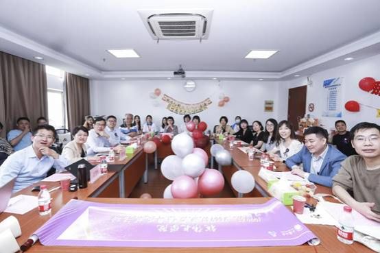 2003届、2013届员工毕业二十周年、十周年返校座谈会现场图1